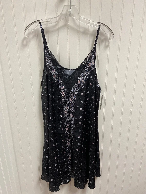 Dress Casual Short By Vera Bradley In Black, Size: L