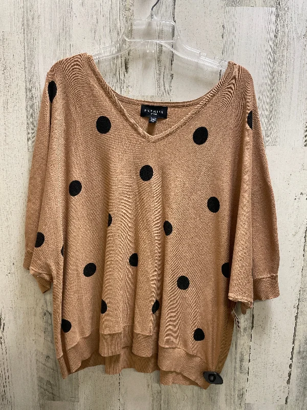 Top Short Sleeve By Premise In Tan, Size: 2x